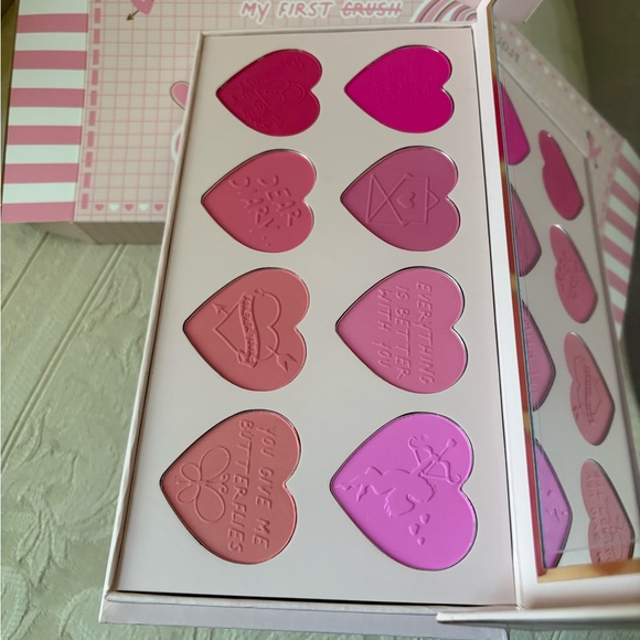 P. Louise My First Blush Palette Romantic Pink Hues Hearts BNIB - Picture 14 of 14
